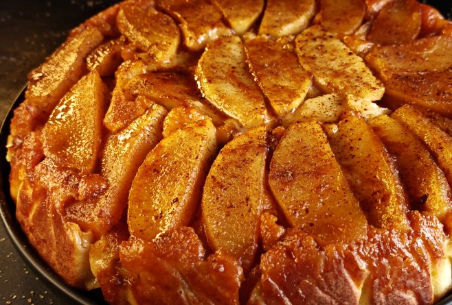 Prăjitură cu mere și blat de brânză - Gustul care te surprinde