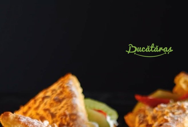 Trigoane cu cremă mascarpone și fructe - Desert rapid și delicios