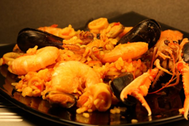 Paella de marisco (cu fructe de mare)