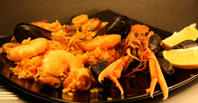 Paella de marisco (cu fructe de mare)