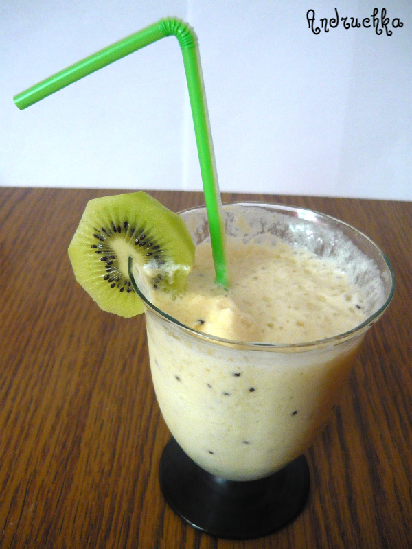 Milkshake cu banane si kiwi