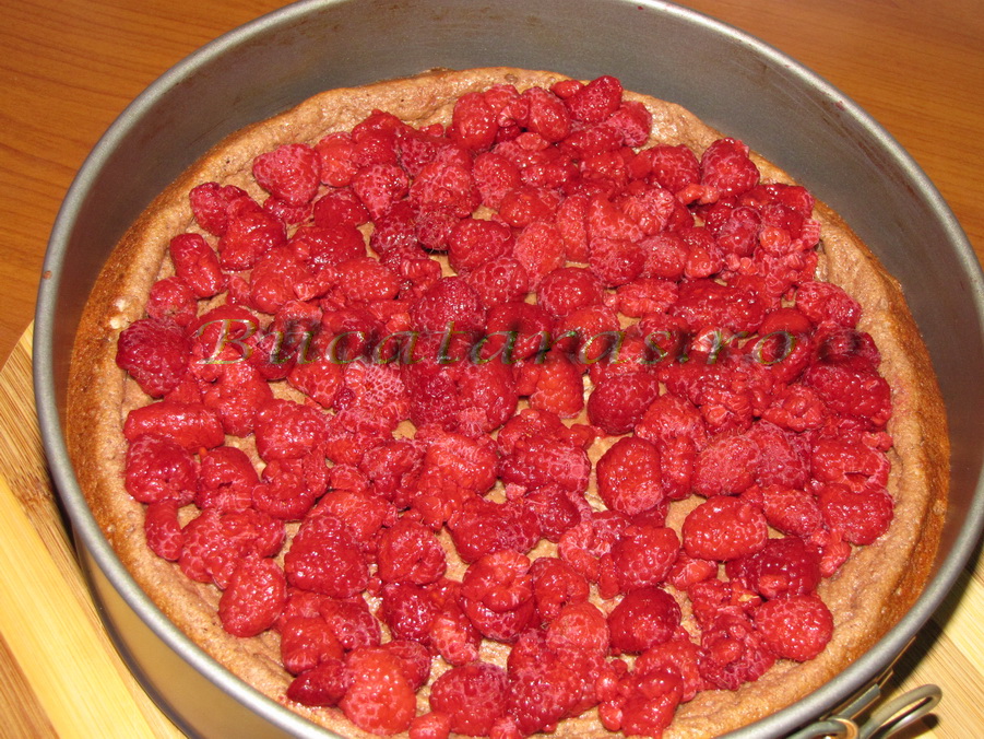 Cheesecake cu topping de zmeura