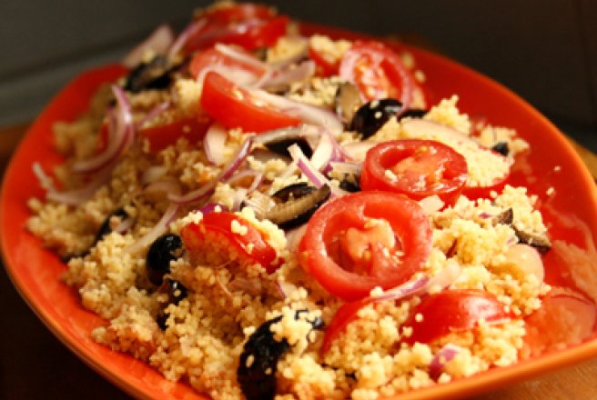 Cous cous cu rosii,masline si ceapa