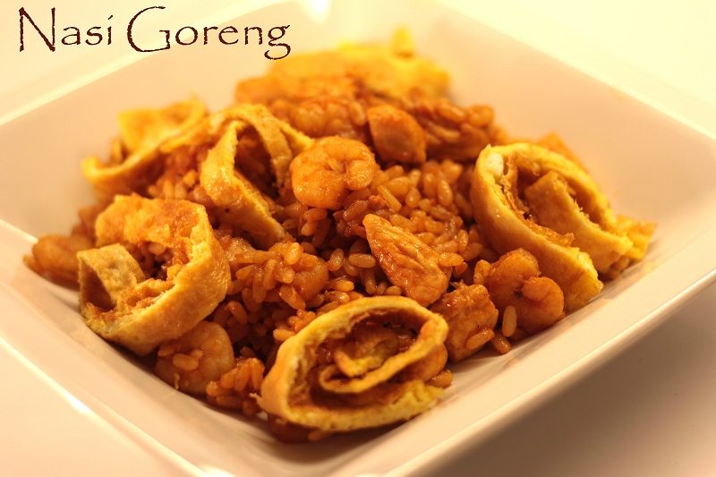 Nasi Goreng-Stir-Fry de orez cu pui si creveti