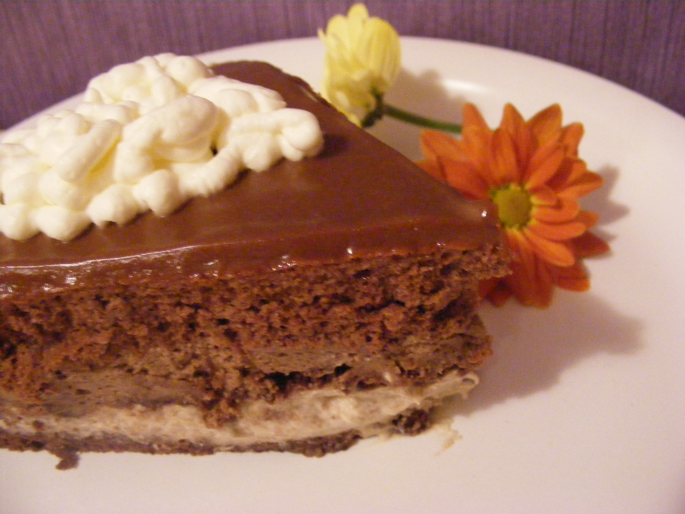 Tort cu crema de banane si mousse de ciocolata