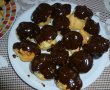 Profiterol cu glazura de ciocolata si topping de caramel-1