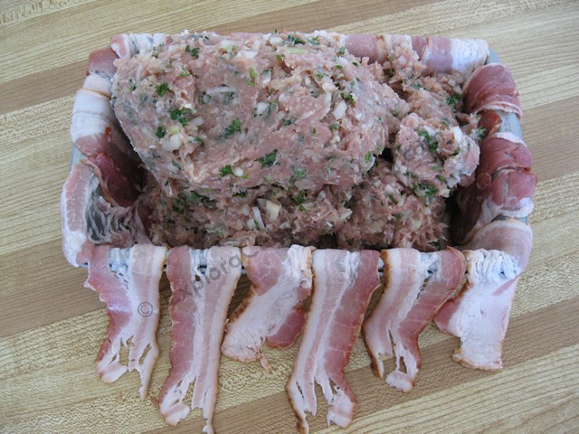 Terina de porc infasurata in bacon