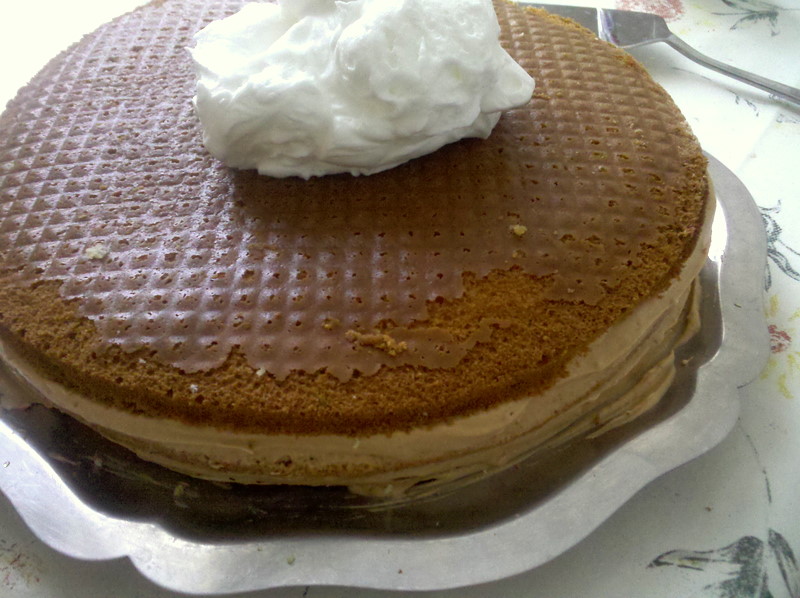 Tort cu crema caramel