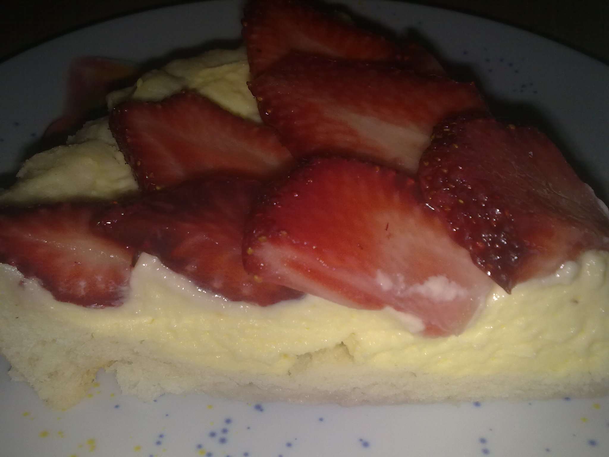 Tarta cu mascarpone si capsuni.