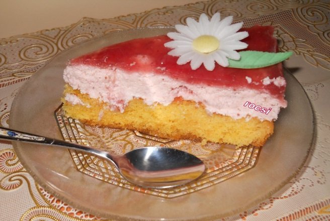 Tarta cu branza si capsuni