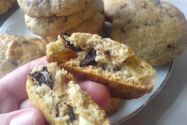 CHOCOLATE CHIP COOKIES