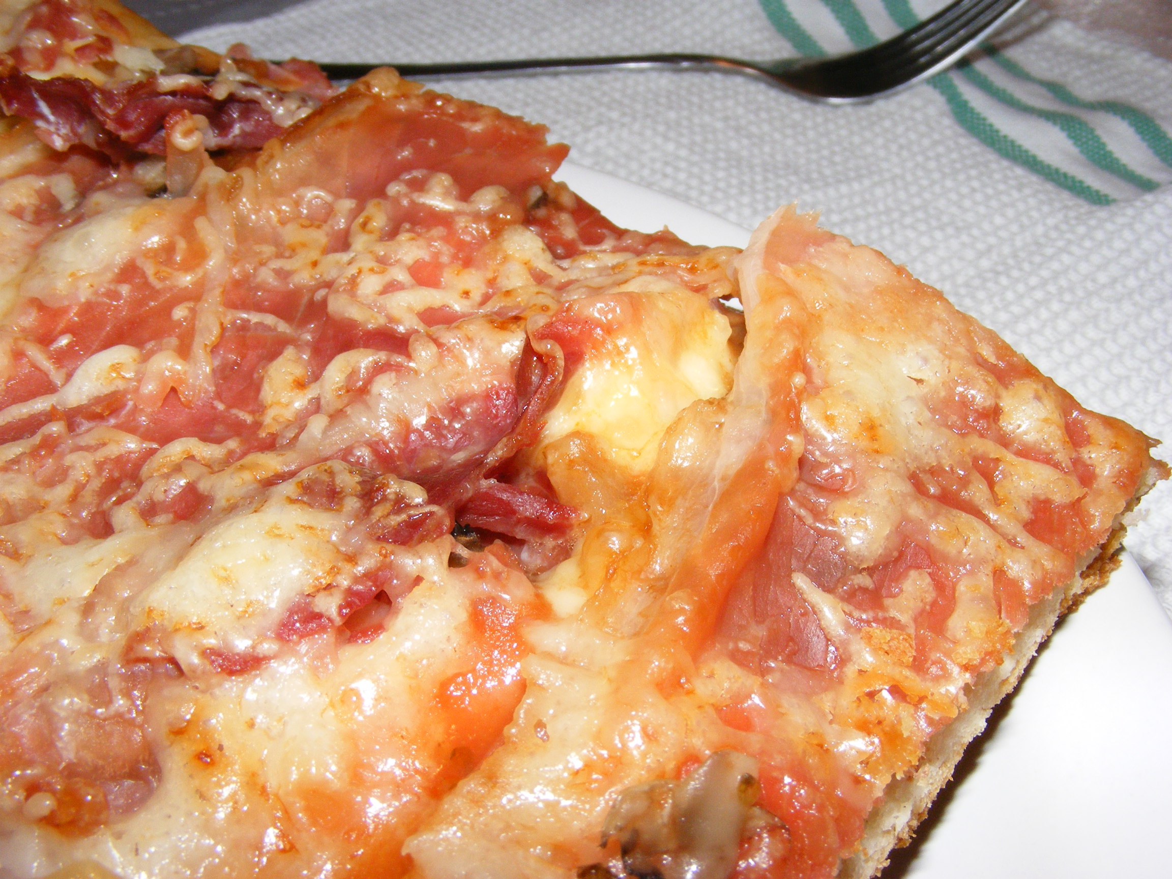 Pizza cu prosciutto crudo