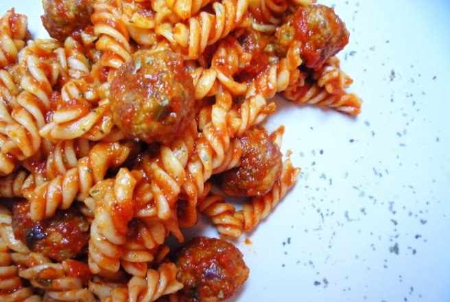 Fusilli cu bilute de carne tocata