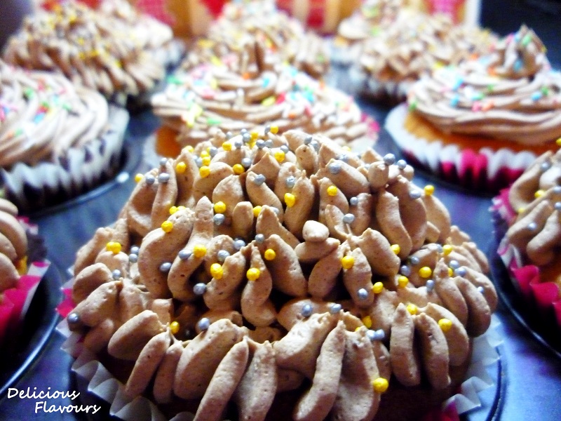 Muffins cu crema de ciocolata