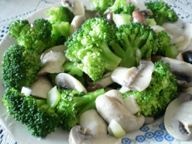 Salata de broccoli