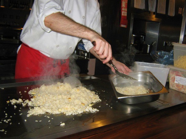 Orez prajit cu ou – varianta in stilul teppanyaki