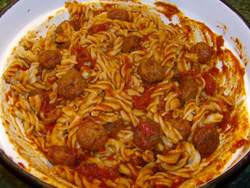 Fusilli cu bilute de carne tocata