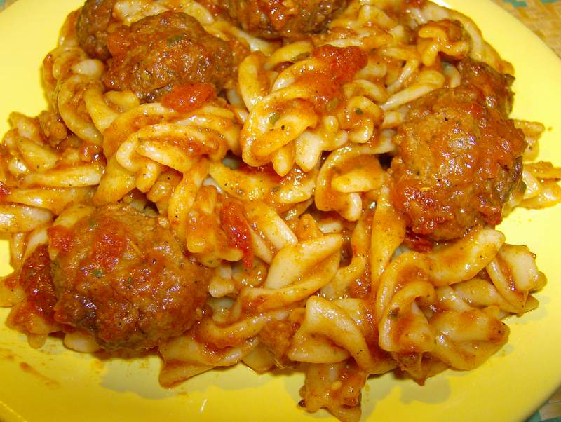 Fusilli cu bilute de carne tocata