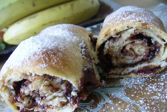 Rulouri cu banane,nutella si ciocolata