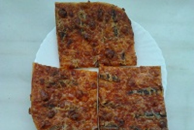 Pizza cu anchoas si mozzarela