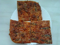 Pizza cu anchoas si mozzarela