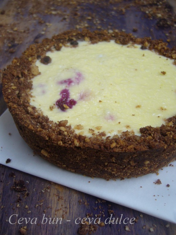 Mini-cheesecake cu fructe de padure