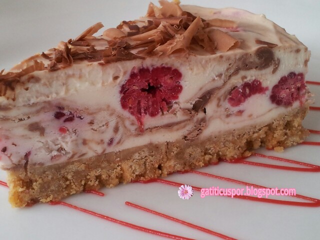 Cheesecake cu ciocolata si zmeura