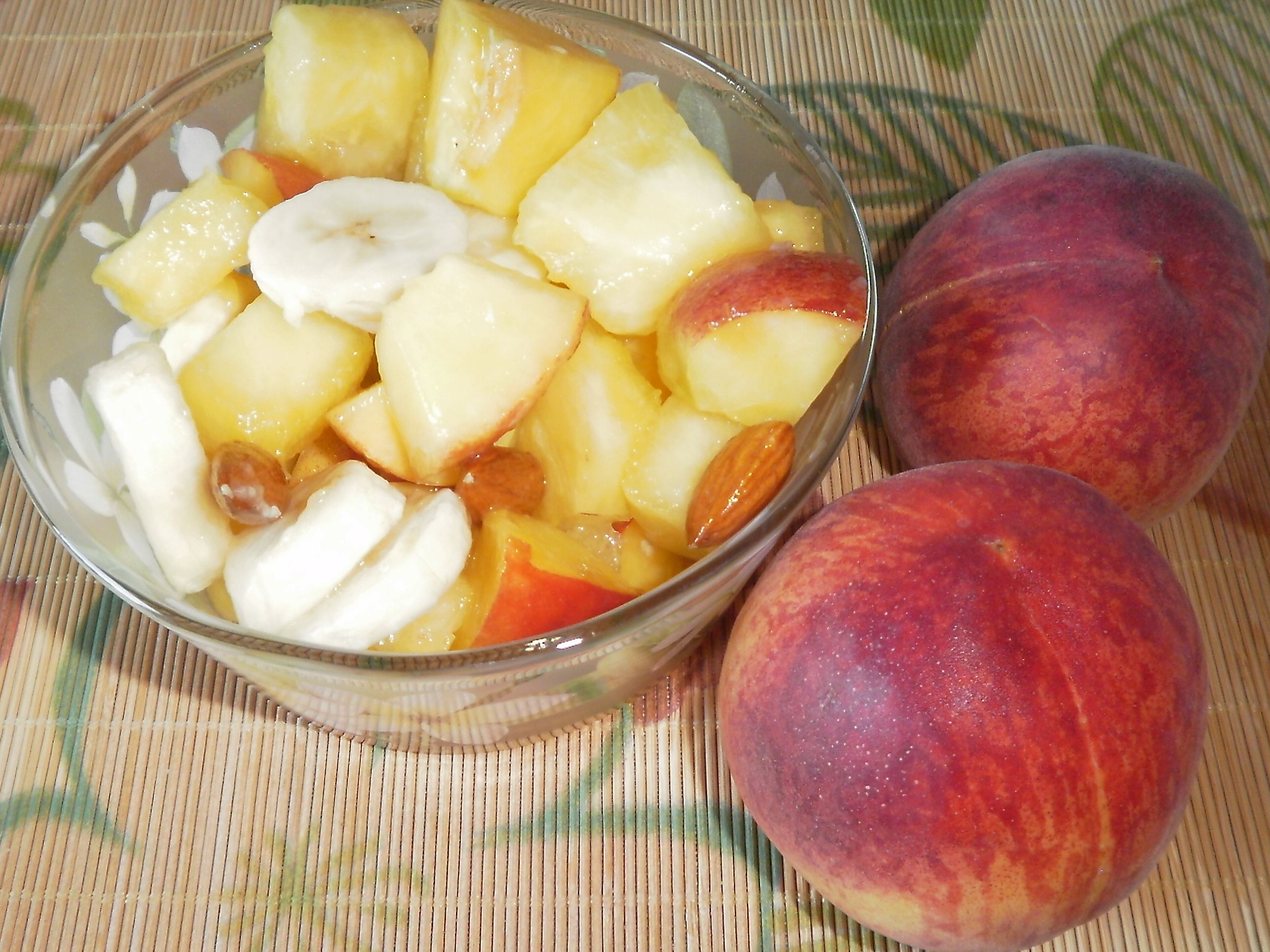 Salata de fructe cu migdale