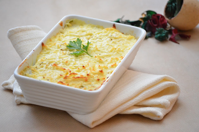 Oua gratinate cu sos bechamel