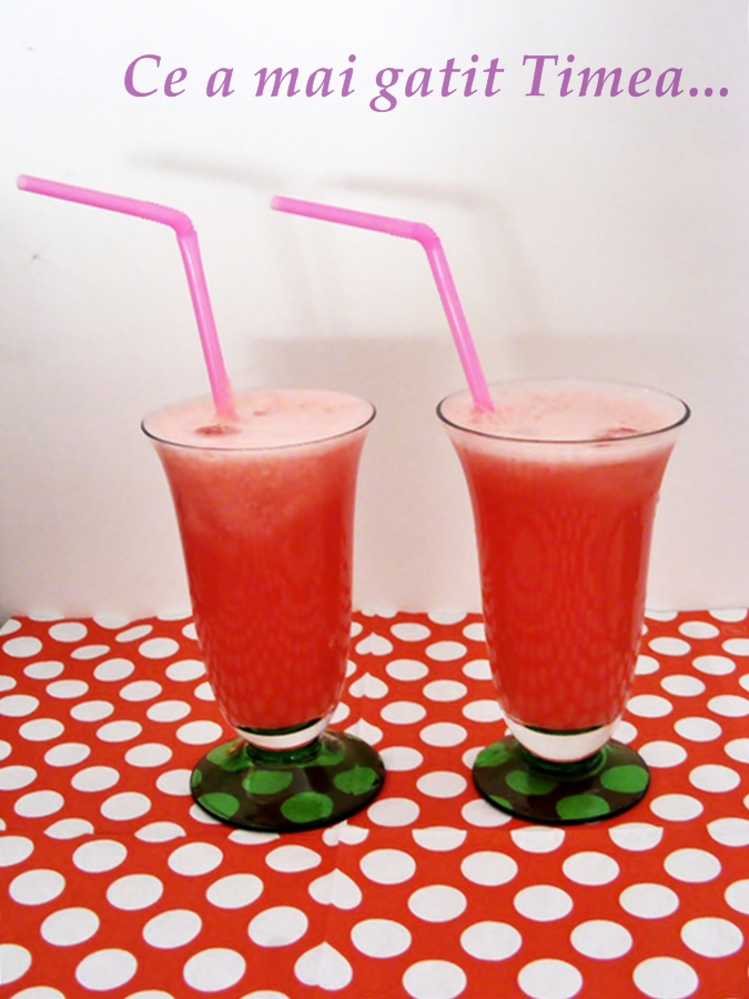 Smoothie de pepene rosu