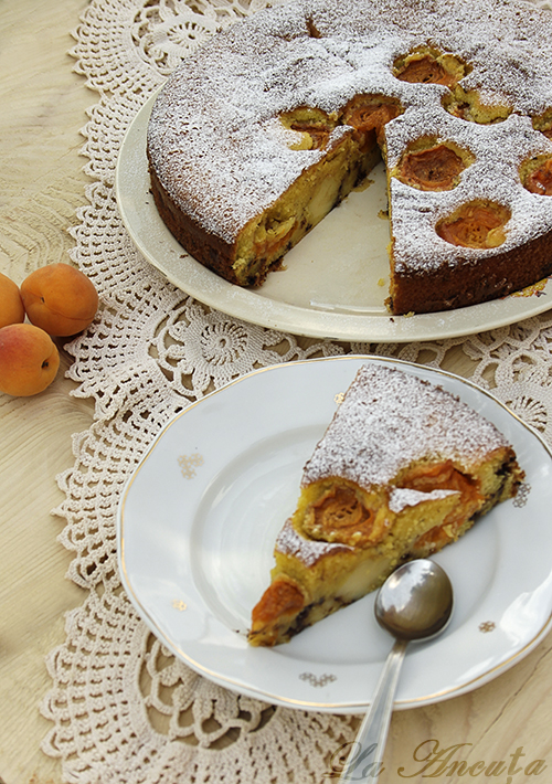 Tarta cu caise si budinca de vanilie