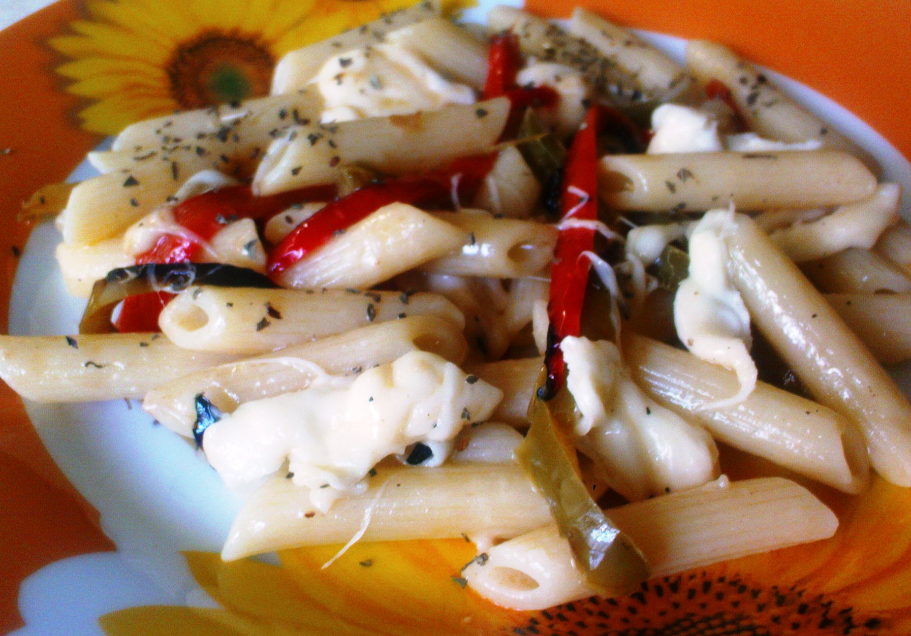 Penne cu ardei si mozzarella