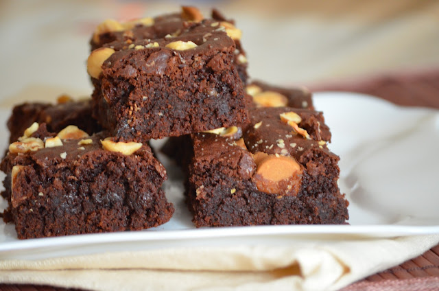 Peanut caramel brownies