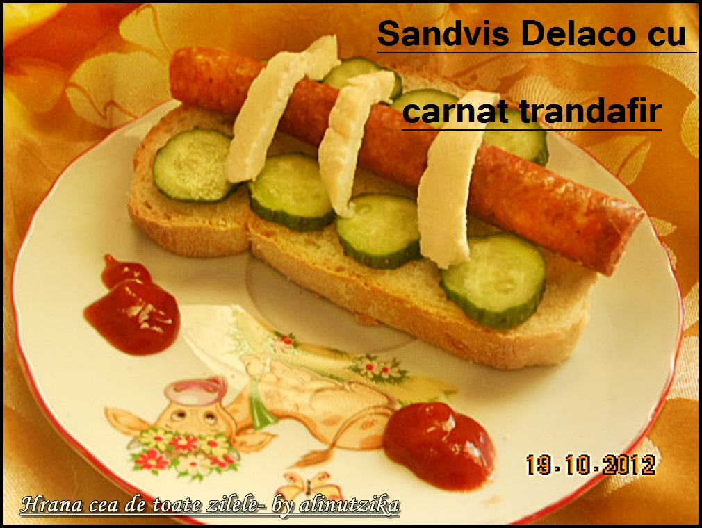 Sandvis Delaco cu carnat trandafir si mozzarella