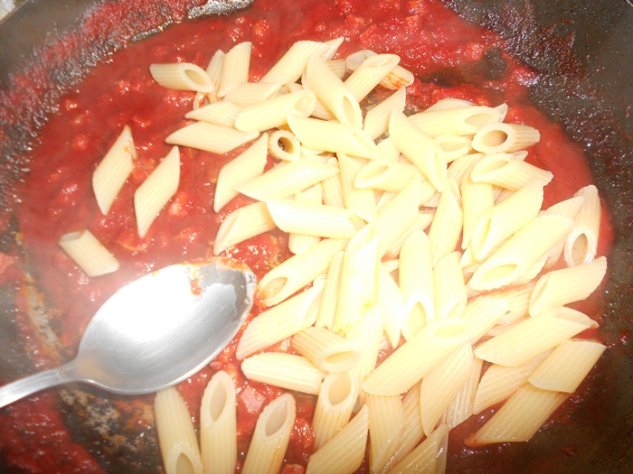 Penne con pancetta e pomodoro