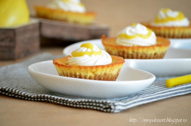 Mini lemon curd cheesecakes