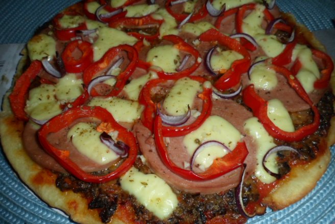 Pizza cu aluat din iaurt