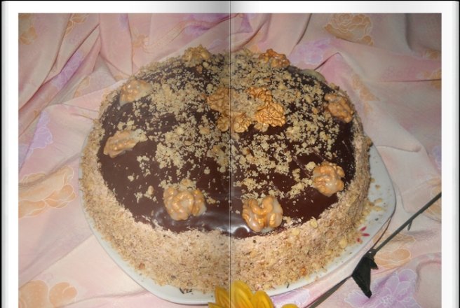 Tort cu mousse de ciocolata si nuci