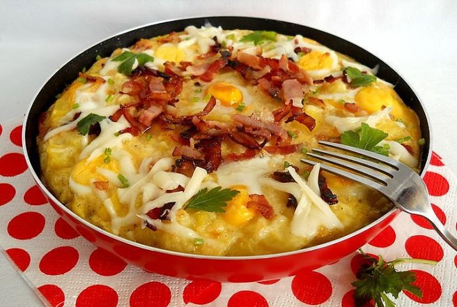 Tortilla cu bacon şi ouă de prepeliţă