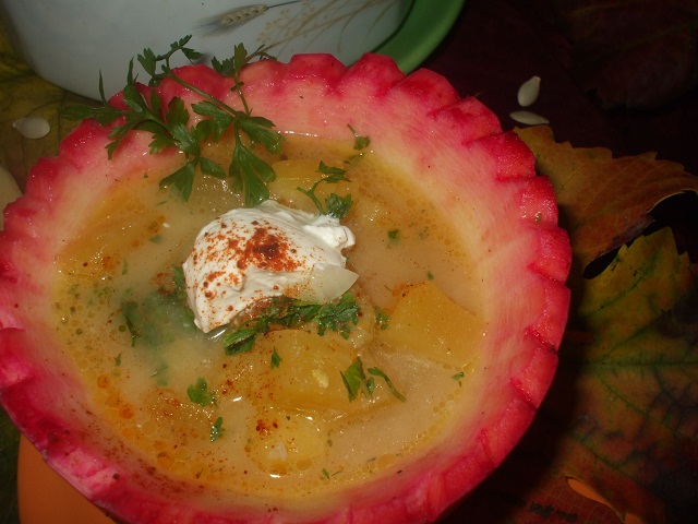 Supa de dovleac cu legume, in dovleac