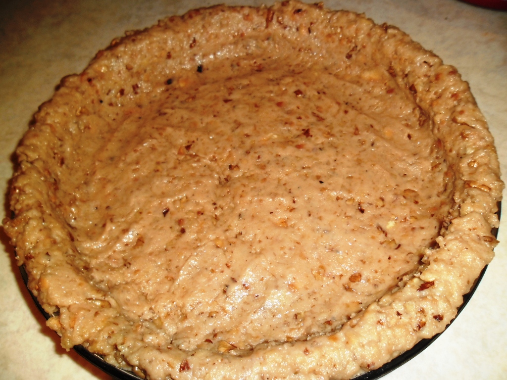 Tarta de ciocolata cu blat de biscuiti si nuca