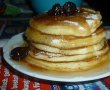 Pancakes - clatite americane cu miere si dulceata de cirese-1