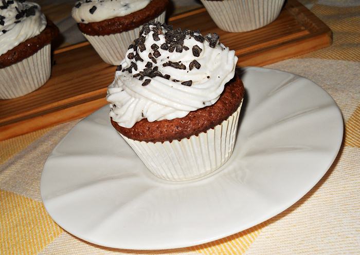 Chocolate Cupcakes with Banana Cream