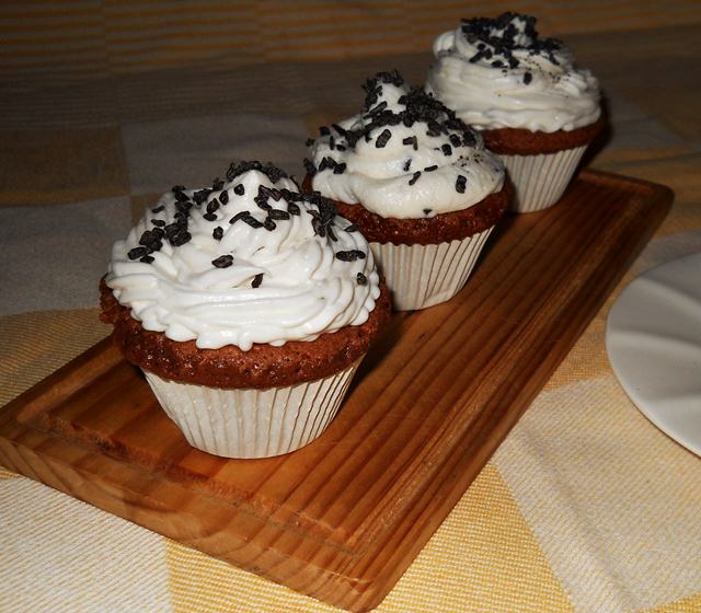 Chocolate Cupcakes with Banana Cream