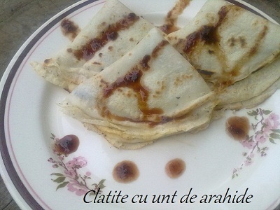 Clatite cu unt de arahide