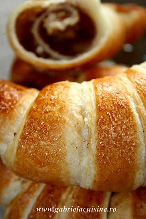 Croissante cu nuca si scortisoara