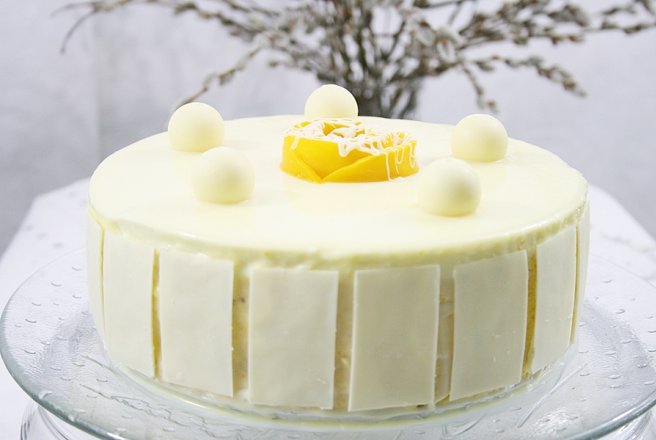 Tort cu mousse de mango si ciocolata alba