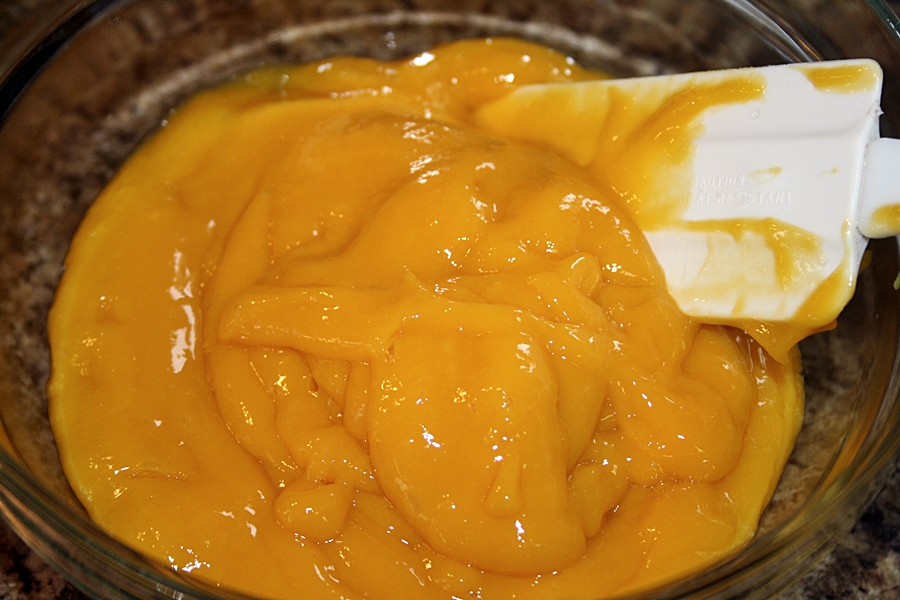 Tort cu mousse de mango si ciocolata alba