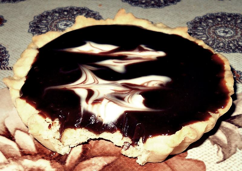 Mini tarte fragede cu ciocolata