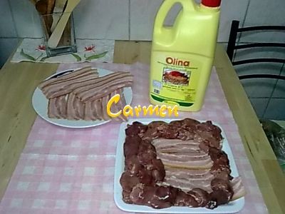 Ficatei de pasare inveliti in bacon cu piure.